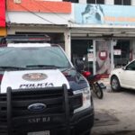 Peinan a joyería en el centro de Cancún