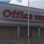 ROBAN MÁS DE 100 MIL PESOS DE OFFICE DEPOT SACÁNDOLO POR UN BOQUETE