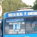 CHOCA AUTOBÚS DE PASAJEROS DE LA ZONA HOTELERA CONTRA CAMIONETA EN LA AVENIDA KABAH, ANTES DE LLEGAR A LA LÓPEZ PORTILLO