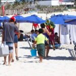 Playa Gaviota Azul “secuestrada” por camastros de club vacacional