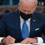 Ordena Biden reunir a familias migrantes