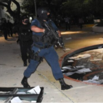 VINCULAN A PROCESO A 11 POLICÍAS TRAS LOS HECHOS VIOLENTOS CONTRA MANIFESTANTES OCURRIDOS EL 9N EN LA PLAZA DE LA REFORMA EN CANCÚN