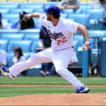 Dodgers vencen a Nacionales en duelo de pitcheo