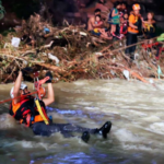 Rescatan 6 menores atrapados por corriente del río La Silla, en NL