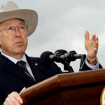 ¿Quién es Ken Salazar el nuevo embajador de EU en México?