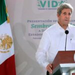 John Kerry llega a México tras controversia por dichos del embajador Ken Salazar sobre reforma eléctrica