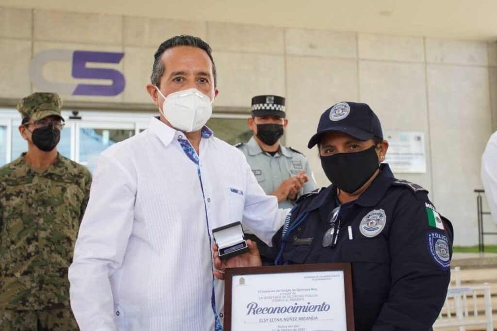 Quintana Roo condecora a 46 policías por méritos, acciones destacadas y años de servicio