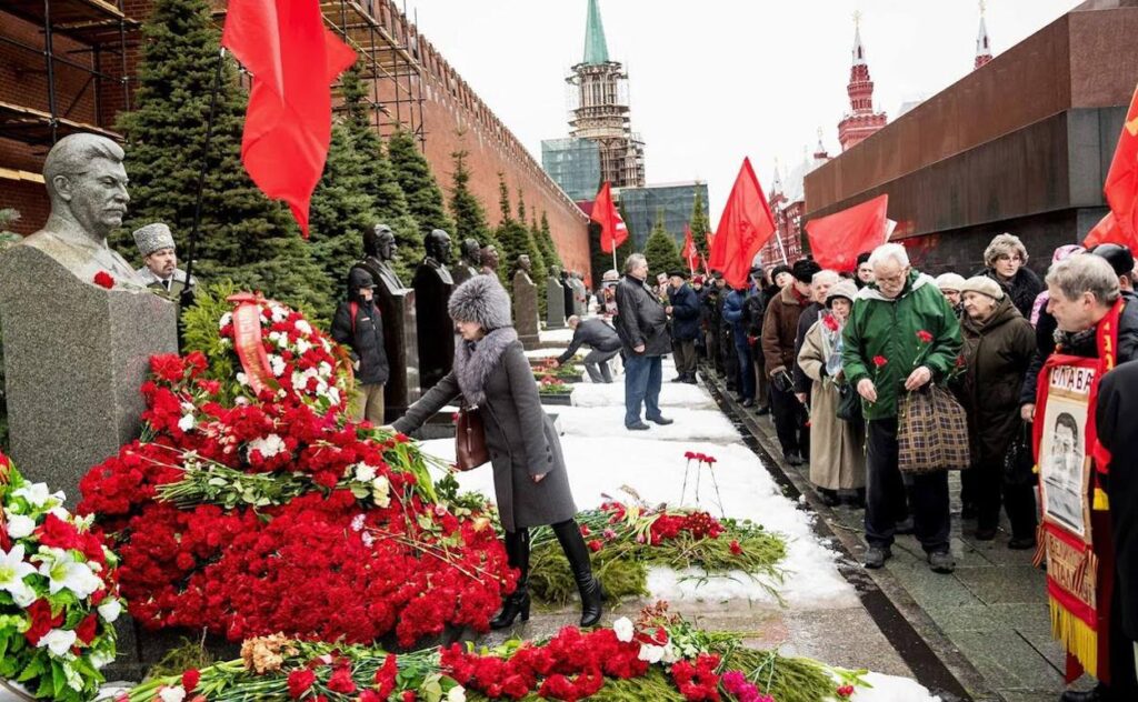 Rusia ilegaliza Memorial, la ONG que investiga los crímenes de Stalin