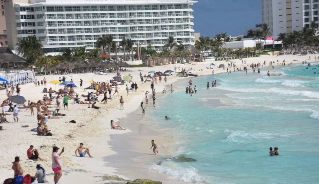 Llegan más de 380 mil turistas a Quintana Roo