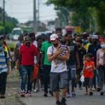 Migración de México suspende temporalmente trámites en oficina de Tapachula tras «irrupción violenta» de migrantes