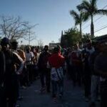 Unos 22.000 migrantes esperan en refugios y campamentos improvisados en tres ciudades de México que se levante el Título 42