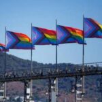 Barcelona celebra el Día Internacional del Orgullo LGBTQ+ con la bandera de arcoíris en el Camp Nou