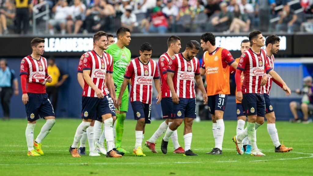 Chivas traslada su crisis al plano internacional y América toma un respiro ante LAFC