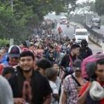 Caravana hacia EU avanza por México atrayendo a 1,000 migrantes más