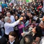 López Obrador encabeza marcha multitudinaria en México