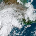 El ciclón Roslyn desciende a tormenta tropical tras su llegada al norte del país