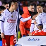 Alexis Vega salió lesionado de la rodilla derecha en el partido ante San Luis