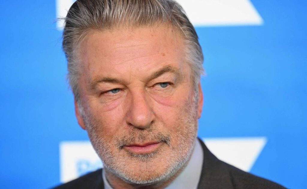 Alec Baldwin será acusado de homicidio involuntario por disparar en el rodaje "Rust"