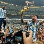 Aseguran que Messi posó con una Copa del Mundo falsa