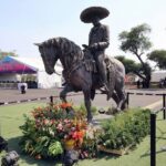 Presentan estatua de Vicente Fernández en Los Ángeles