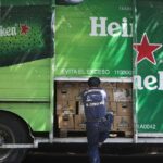 FAMSA recibirá 3 mil 200 millones por venta de acciones de Heineken