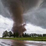 Captan formación de feroces tornados y destrozos en Estados Unidos