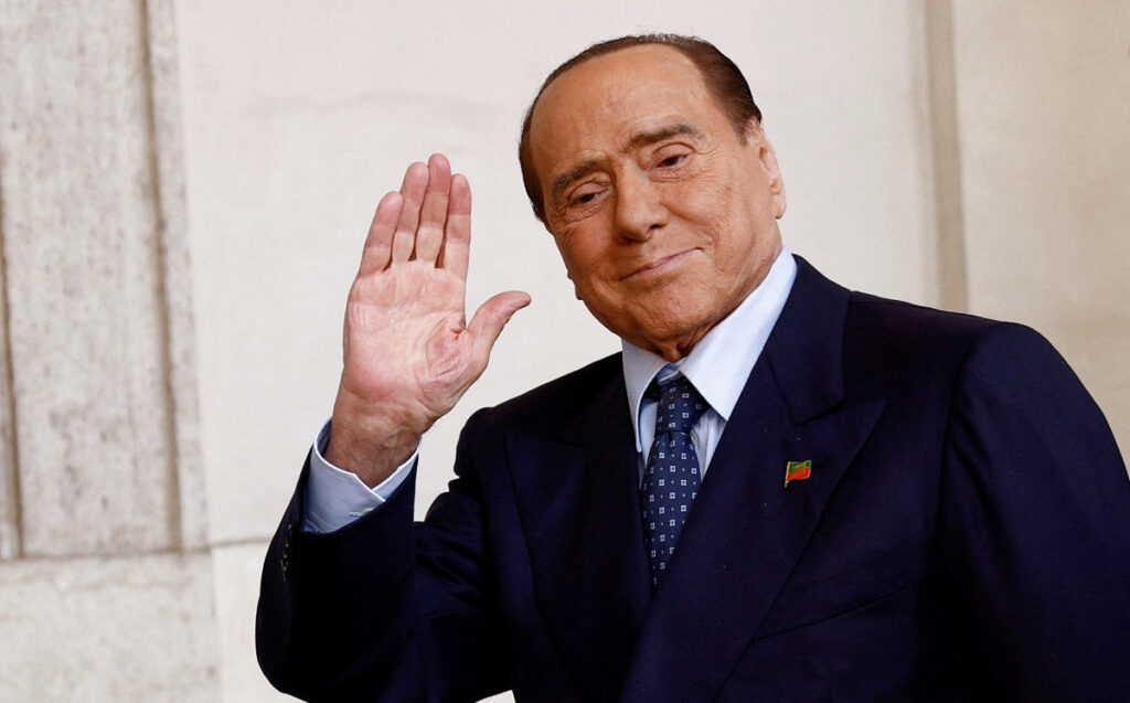 Hospitalizan a Berlusconi por problemas cardiovasculares