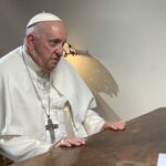 El Papa regresa después de una fiebre"