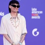 Descubre por qué famoso cantante apoya a Peso Pluma en las redes sociales