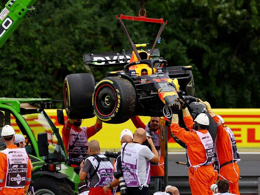 Sergio Pérez choca en el primer día de prácticas del GP de Hungría