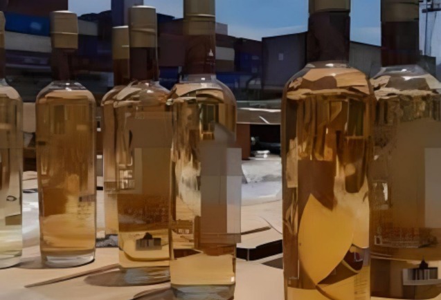 México incauta metanfetamina líquida en 7.200 botellas de mezcal