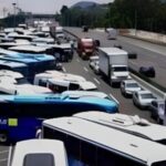 Los transportistas bloquean la autopista México-Pachuca durante ocho horas para protestar por las extorsiones