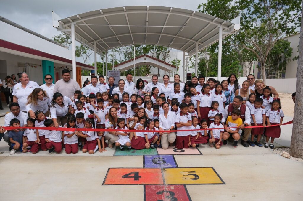 Inaugura Mara Lezama Arco Techo en preescolar “Hermenegildo Galeana” en Paraíso Maya