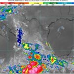 Onda tropical número 14 sigue afectando a México