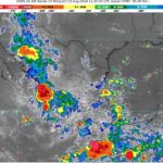 Onda tropical número 16 recorrerá la Península de Yucatán y el Sureste