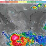 Remanentes del huracán John y el ciclón tropical causan lluvias torrenciales en México