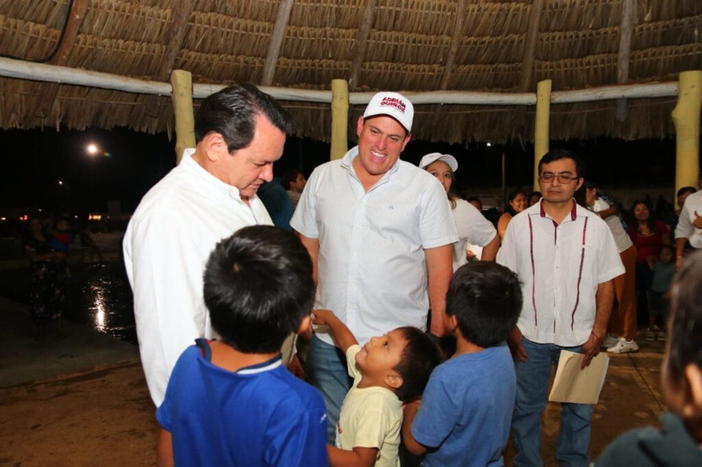 Adrián Quiroz agradece al gobernador Huacho Díaz Mena por apoyos a los afectados por el Huracán Milton en Tizimín