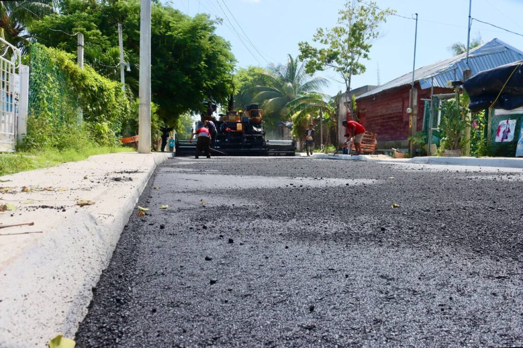 Avanza en Puerto Morelos la construcción y pavimentación de calles en la Fe