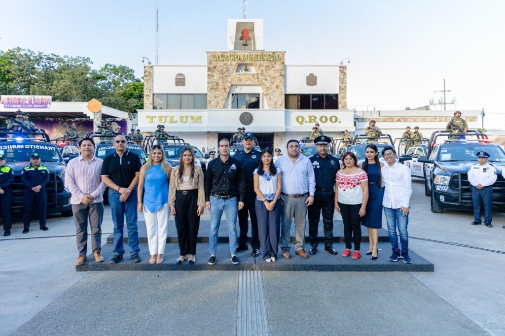 Diego Castañón entrega 15 nuevas y equipadas patrullas a la SSYPC de Tulum