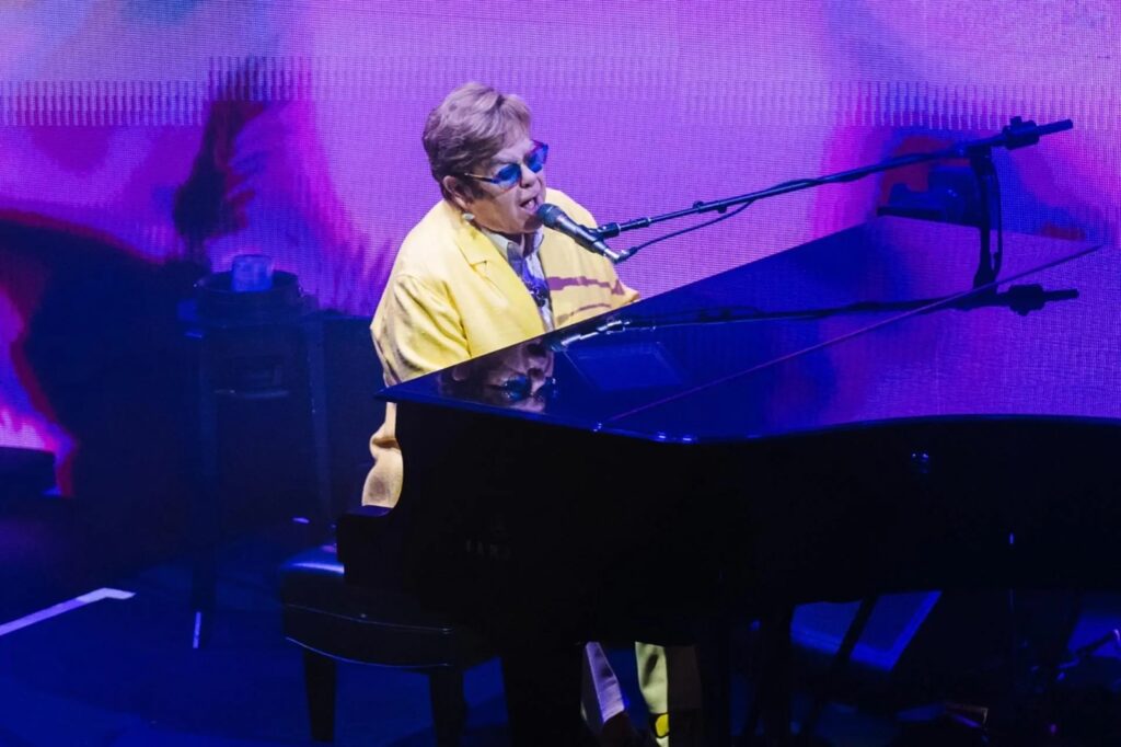 Elton John revela que perdió la visión