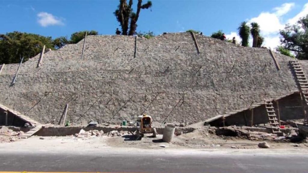 Descubren pirámide durante obras en la carretera Pachuca-Huejutla