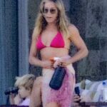 Jennifer Aniston se luce con pequeño bikini rosa en playas de México y deslumbra