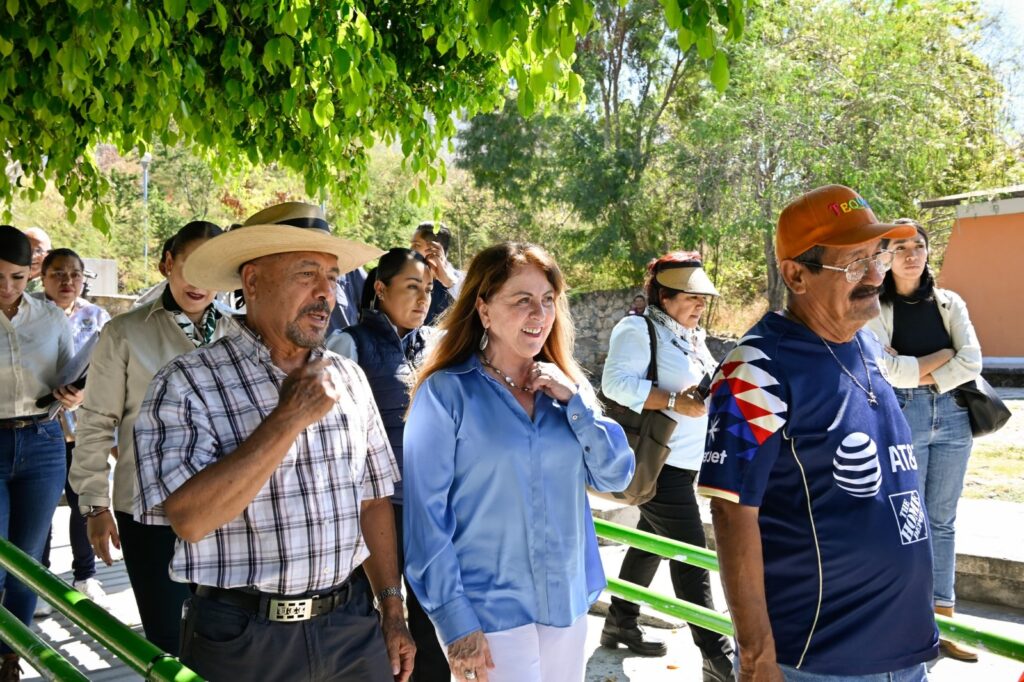 Margarita González supervisa construcción de techumbre en la Telesecundaria “Niños Héroes” para el desarrollo de los jóvenes morelenses