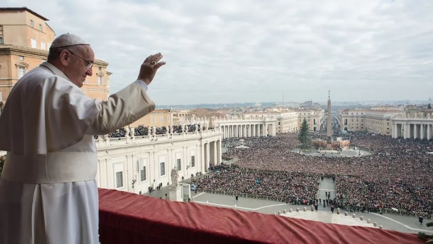 Papa Francisco descansó bien toda la noche tras su leve mejoría