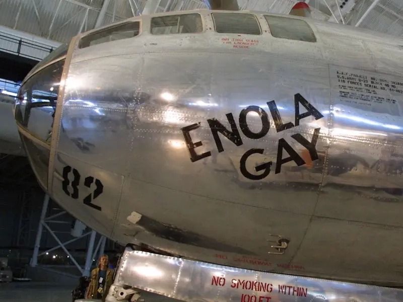 El Pentágono borra imagen histórica del ‘Enola Gay’… por su purga contra las políticas ‘progres’