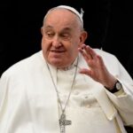 El Papa Francisco paso una noche tranquila en el hospital y firmará la homilía