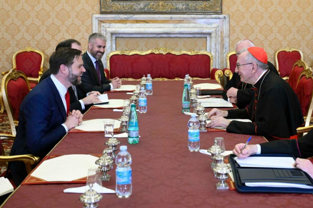 JD Vance visita el Vaticano y se reúne con el cardenal Parolin para abordar crisis humanitarias y libertad religiosa