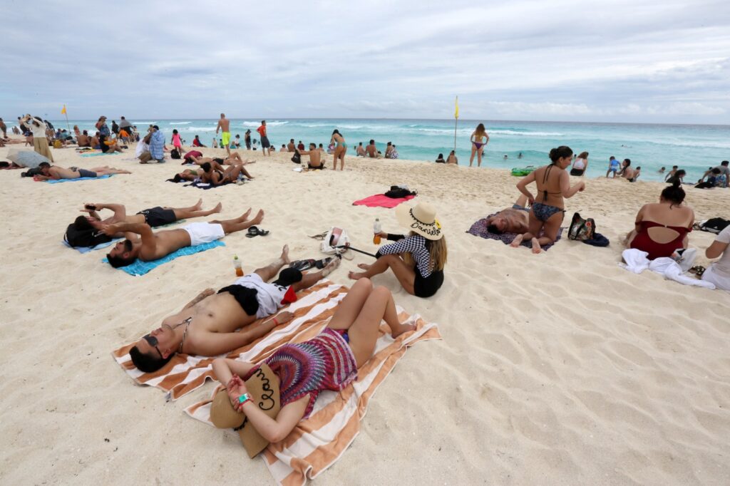 Turismo internacional creció 13.5% en abril
