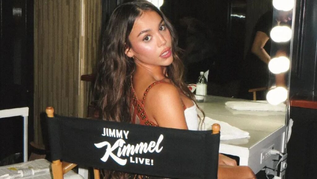 Danna Paola presenta ‘Khe Calor’ en el show de Jimmy Kimmel