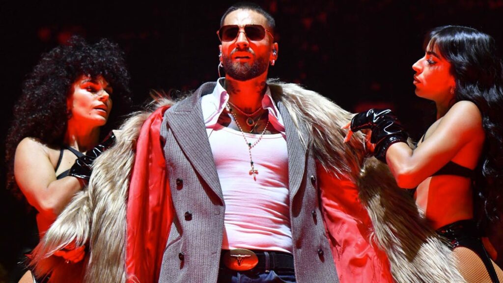 Maluma regaña a mujer por llevar bebé a su concierto: “Sea un poco más consciente”